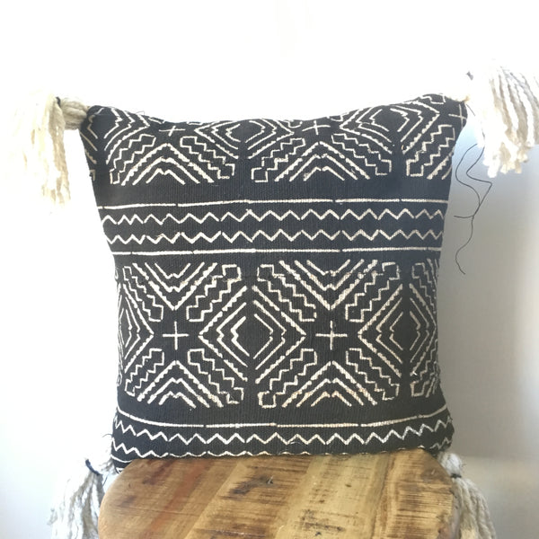LARGE BLACK AND WHITE LARGE ARROW PRINT AFRICAN MUDCLOTH PILLOW COVER WITH INSERT AFRICA HANDMADE FABRIC COVERS MADE CUSTOM WITH TASSEL AND TASSELS HANDMADE