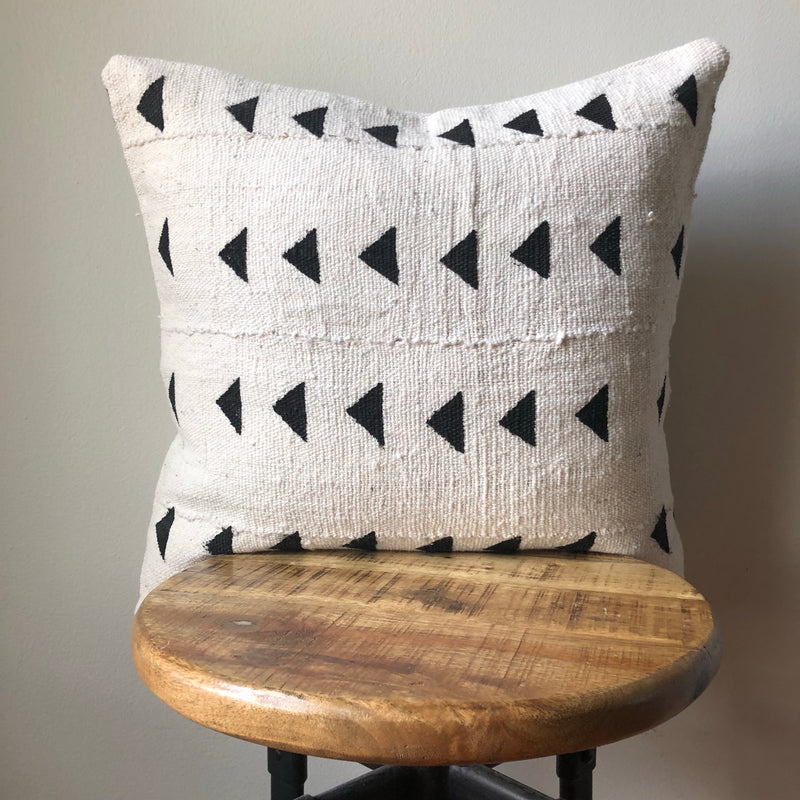 WHITE GROUND TRIANGLE Pillow Cover