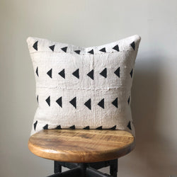 WHITE GROUND TRIANGLE Pillow Cover