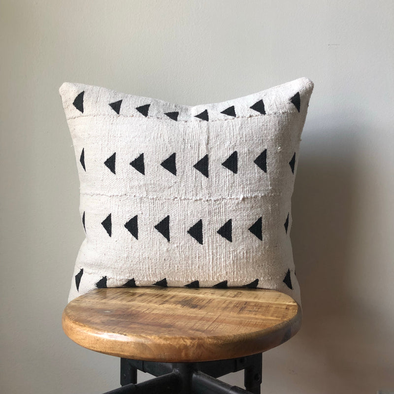 WHITE GROUND TRIANGLE Pillow Cover